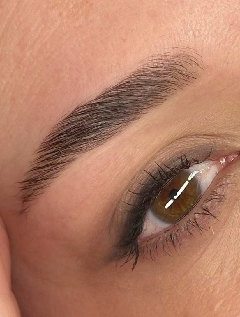 Ejemplo de laminado de cejas realizado por Sara Mas Maison de Beauté